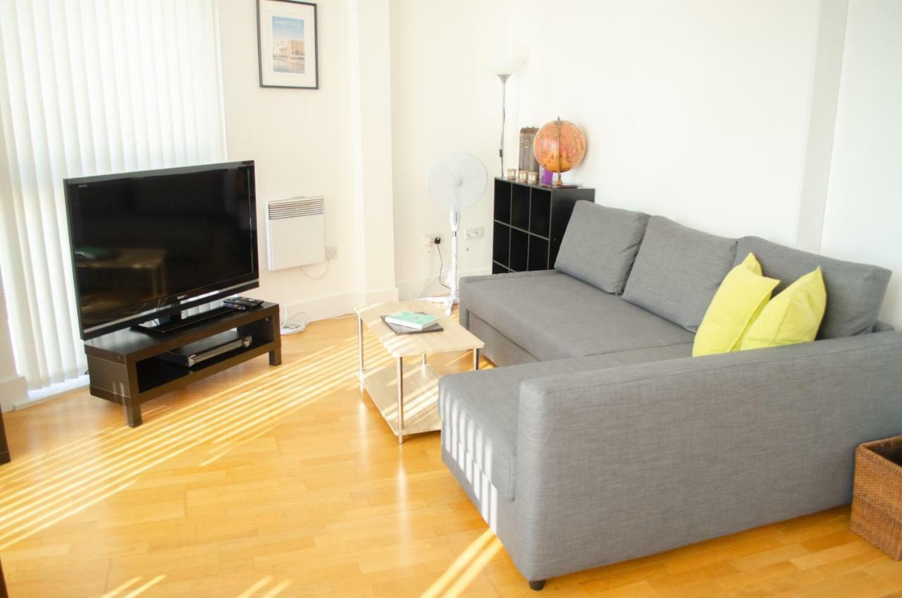 Serviced Apartment In Liverpool City Centre - Free Parking - Balcony - By Happy Days Zewnętrze zdjęcie