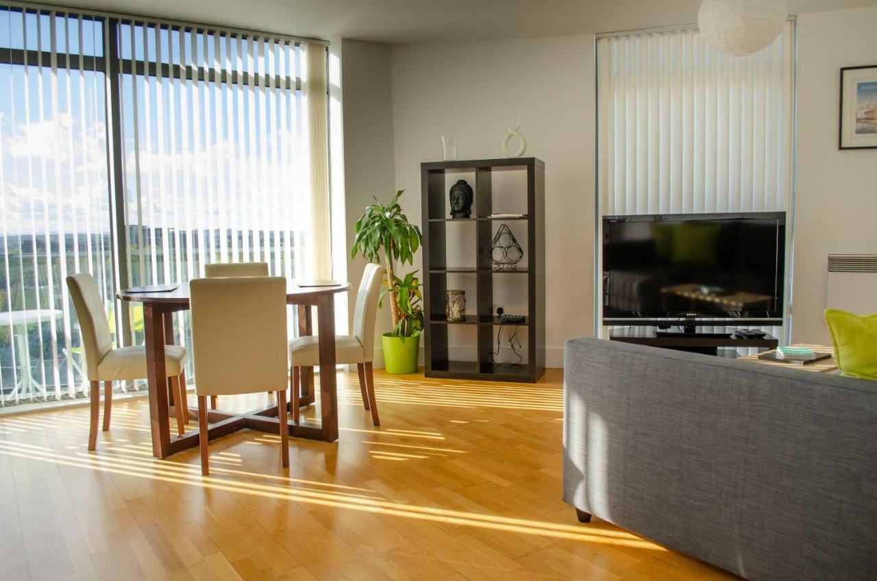 Serviced Apartment In Liverpool City Centre - Free Parking - Balcony - By Happy Days Zewnętrze zdjęcie
