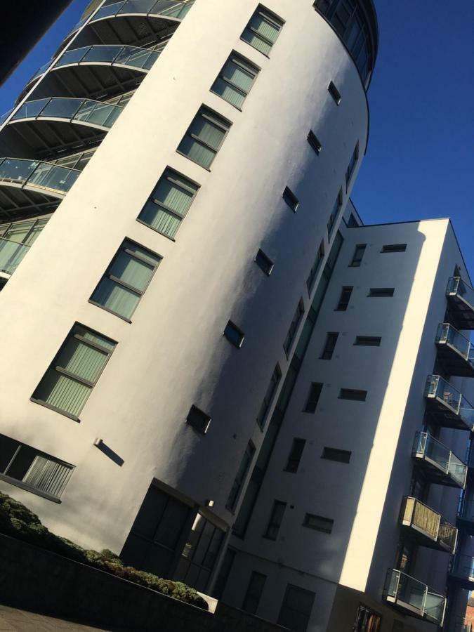 Serviced Apartment In Liverpool City Centre - Free Parking - Balcony - By Happy Days Zewnętrze zdjęcie